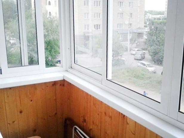 Остекление и отделка балкона в Шклове